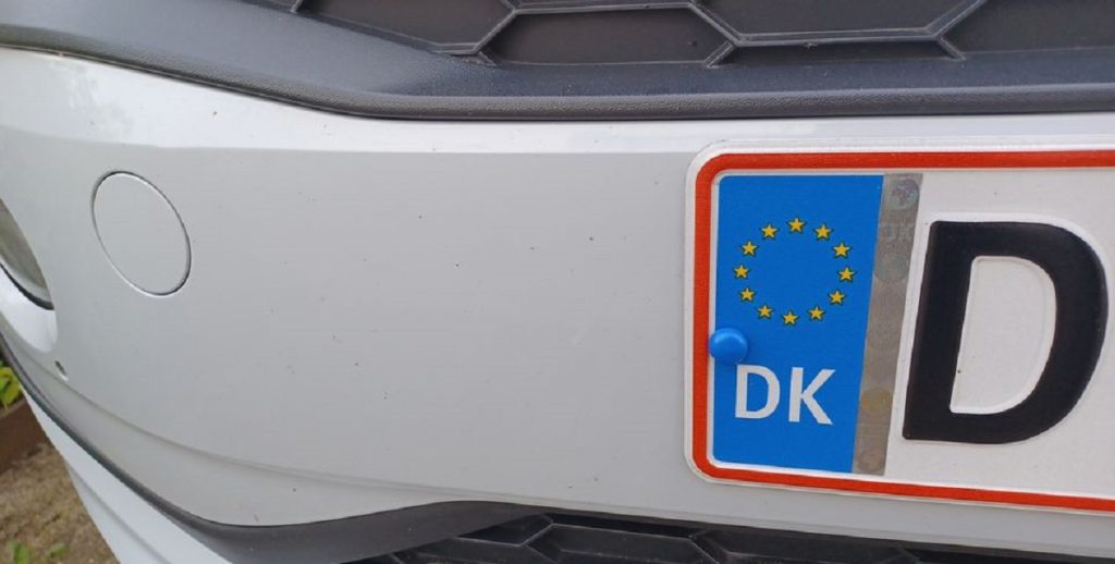 Ikke nok danskere ved det: Denne lille detalje på din bil kan koste dig en dum bøde