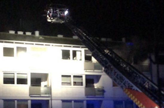 Voldsom brand i boligblok