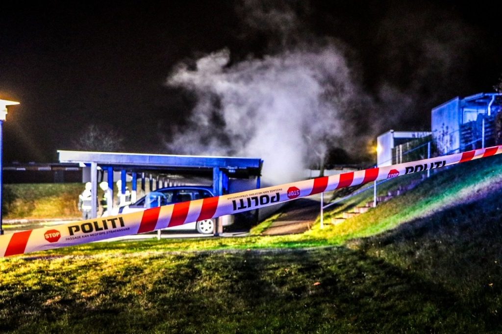 Voldsom bilbrand