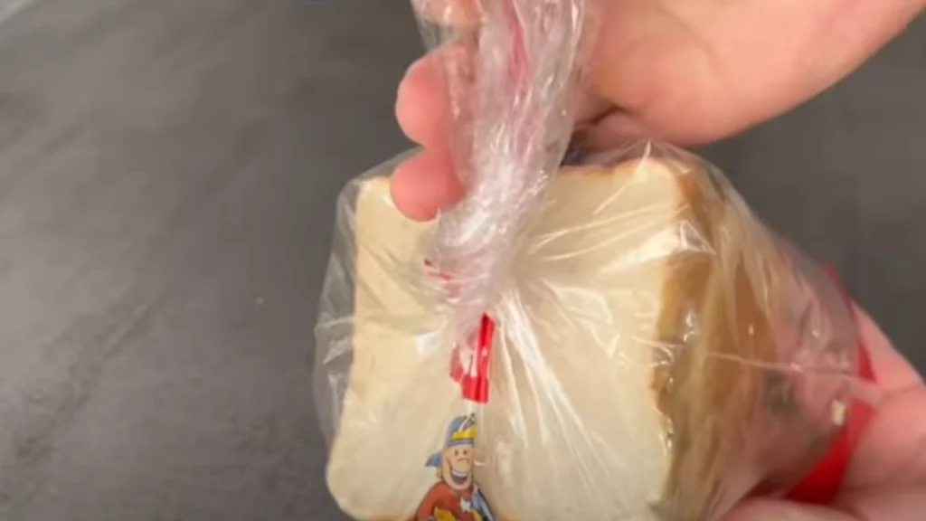 Få danskere gør brug af dette trick: Sådan pakker du dit brød, så det holder sig længere