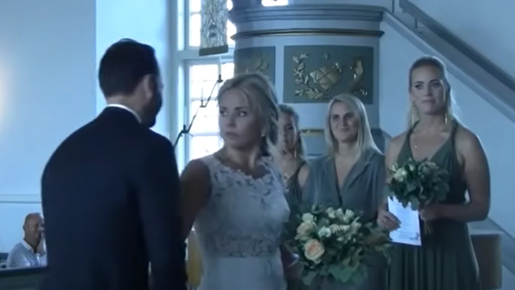 Brudgommen afbrød pludselig ceremoni efter at have hvisket i brudens øre – Hvad han så gjorde, efterlod gæsterne i tårer