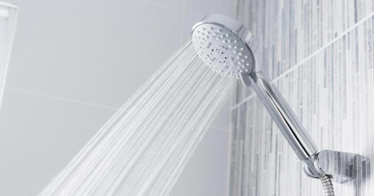 Så mange brusebade bør du tage om ugen, hvis du er over 65 år gammel