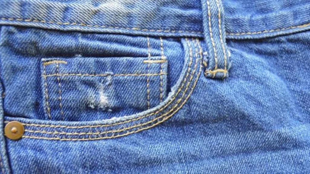 Har du også tænkt over det? Her er forklaringen på den lille lomme i jeans