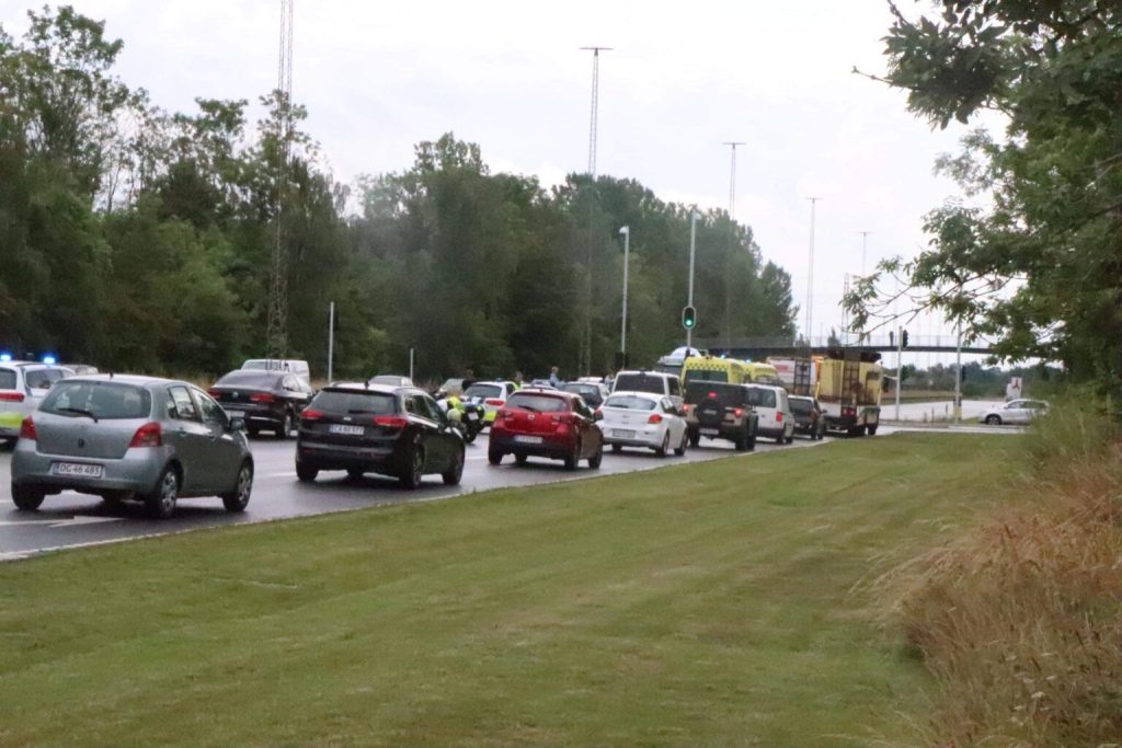 Mindreårig anholdt – påkørte bus