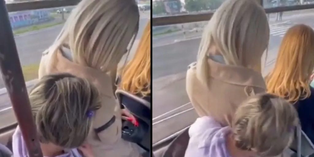 Diskussion om siddeplads i offentlig transport går viralt: Ung kvinde satte sig på ældre kvinde