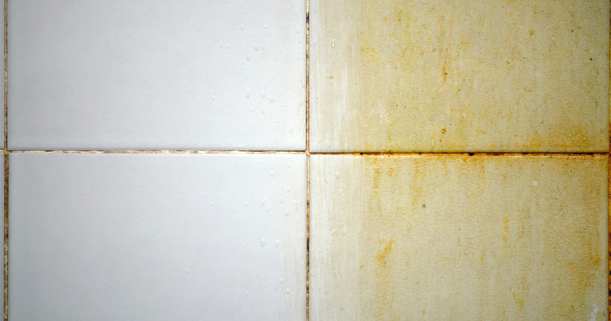 Nemt trick renser snavset fugemasse. Sådan kommer de til at se nye ud på ingen tid.