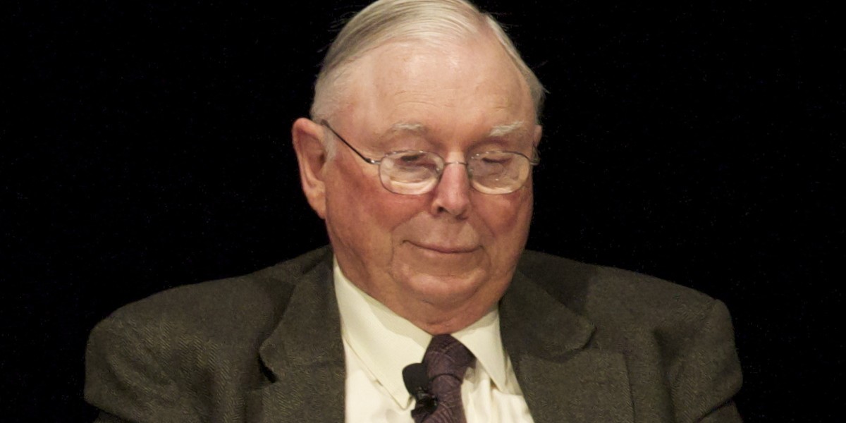 Milliardæren Charlie Munger boede i samme hus i 70 år: Hvorfor luksuriøse hjem gør mennesker ulykkelige