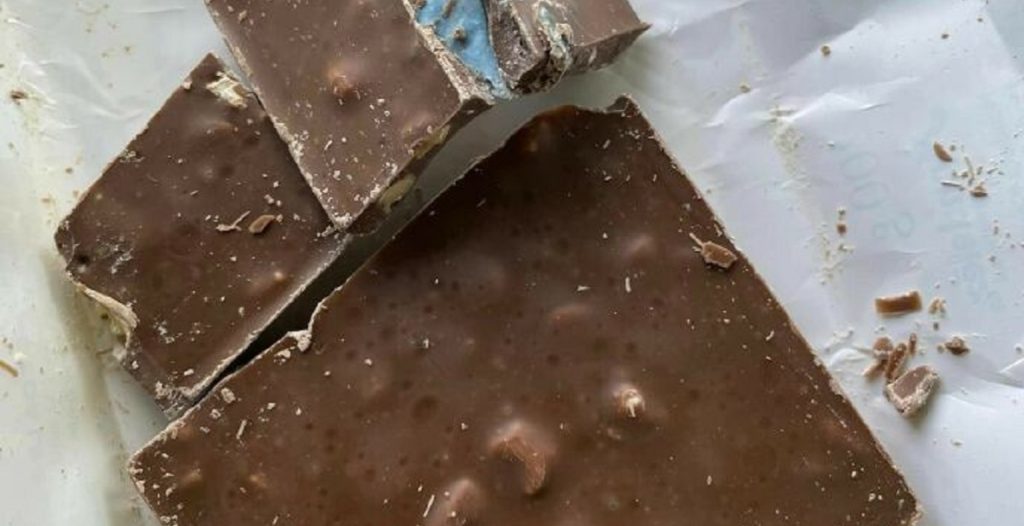Espen købte chokolade i Coop Obs: Fik et chok, da han ville spise den