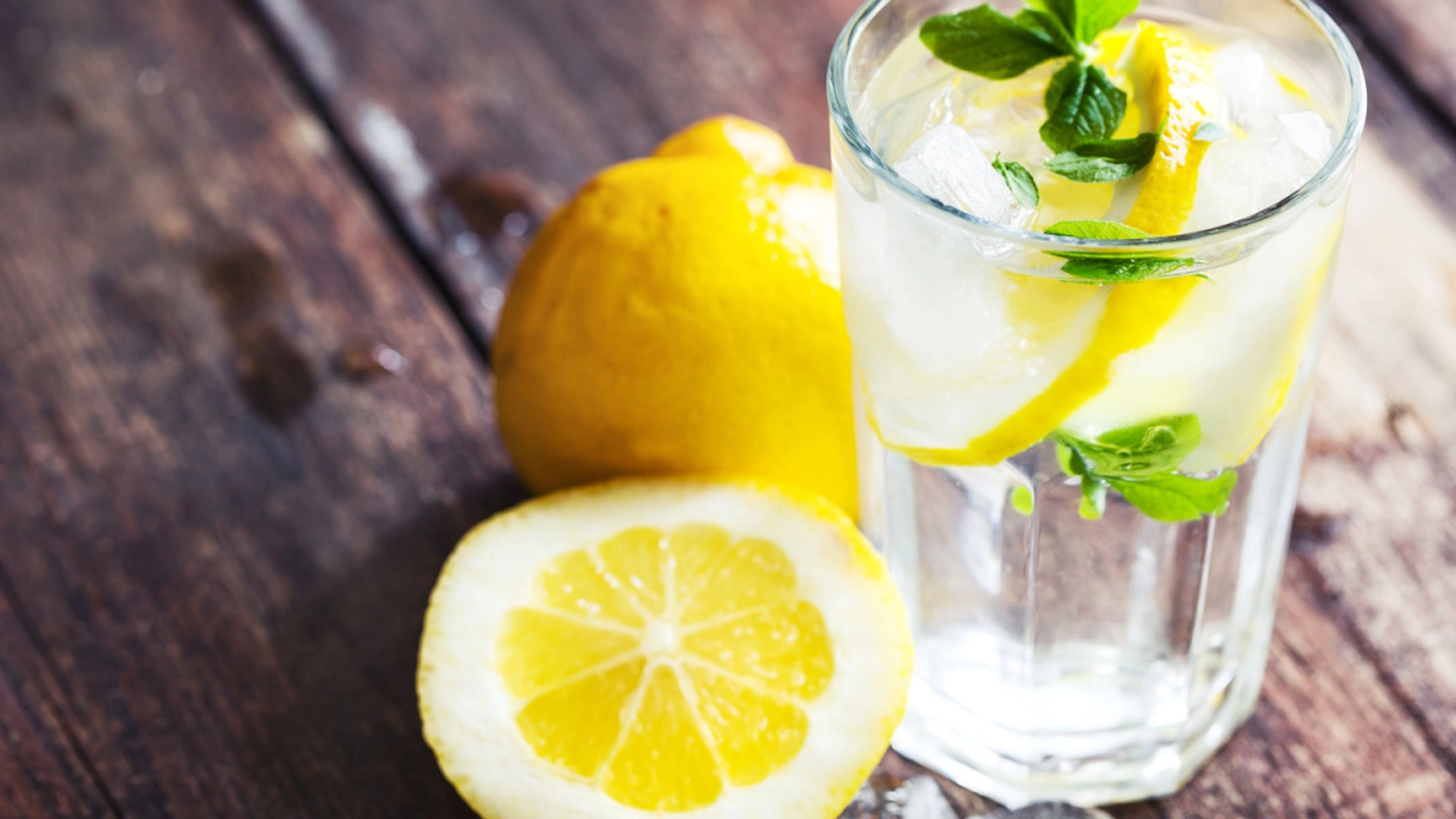 Sådan påvirker citronvand dit kolesteroltal