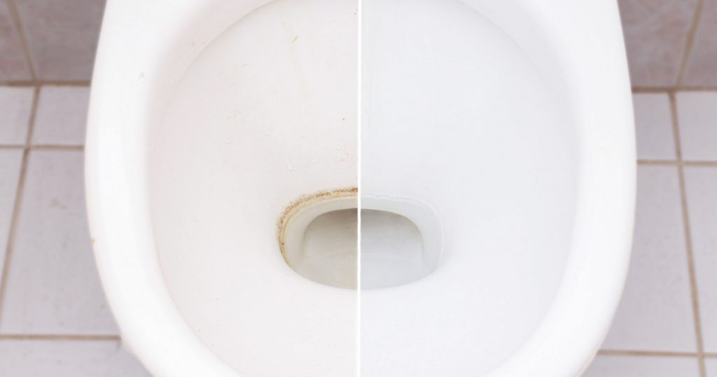 Bedre end cola: Denne køkkeningrediens fjerner effektivt de sorte pletter i toilettet