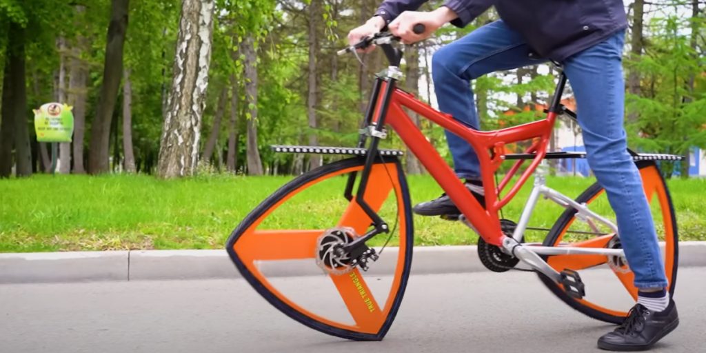 Efter cyklen med firkantede hjul kommer her cyklen med trekantede hjul