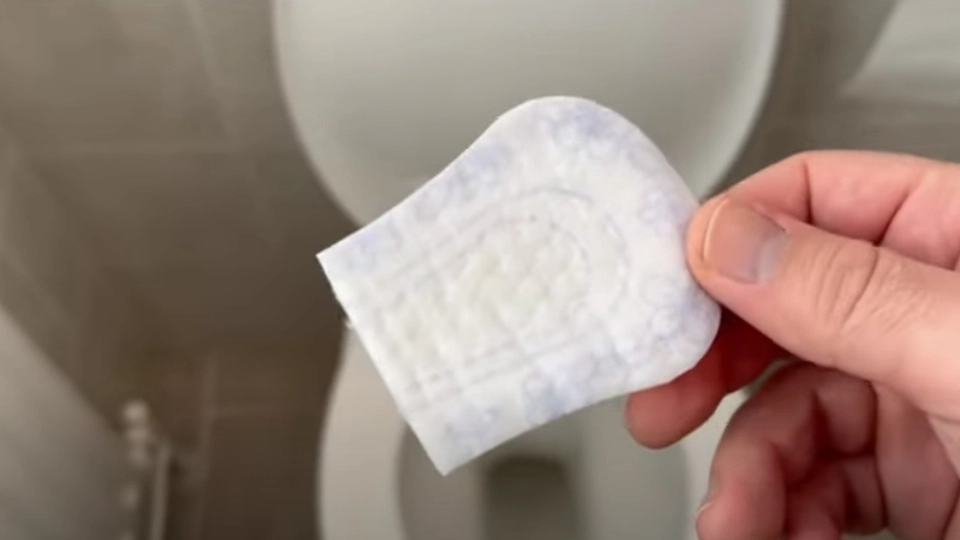 Han placerer et halvt bind under toilettet. Dette simple trick ville vinde guld til OL.