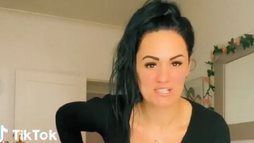 Moren Emma bar gennemsigtige leggings til motionsdag: Nu er hendes video gået viralt