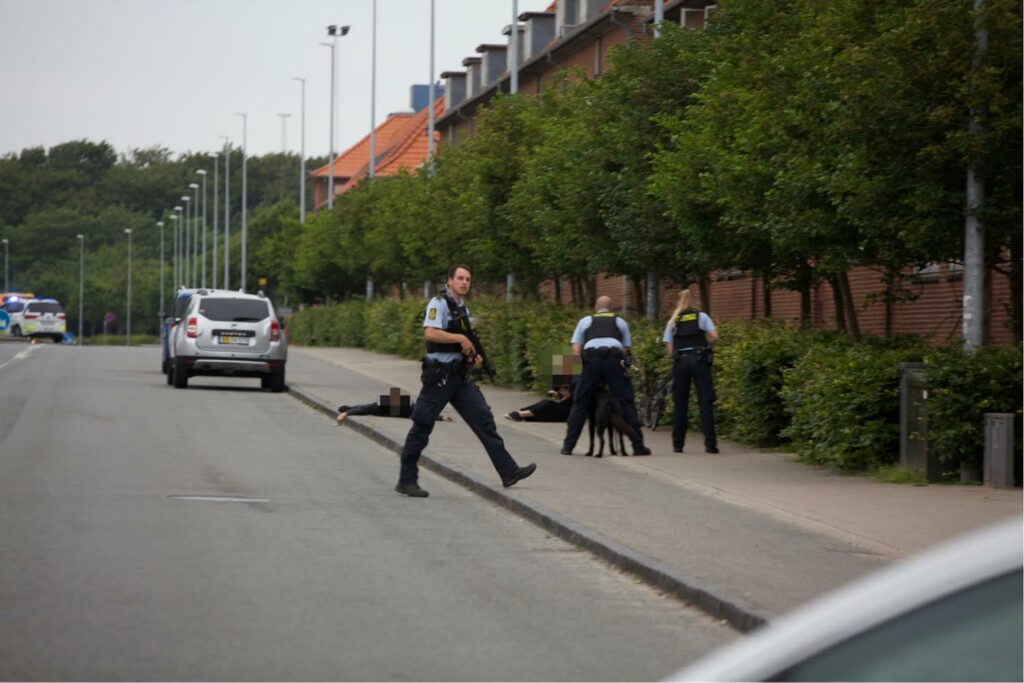 Større politiaktion: 49-årig truer med attrappistol