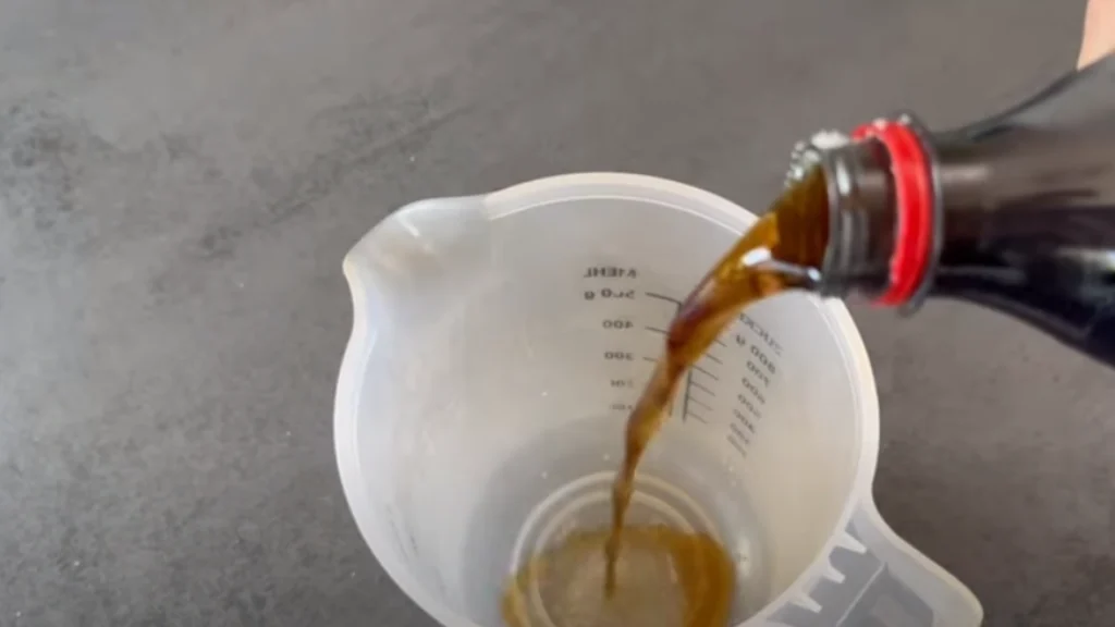 Findes i alle køkkener: Når det kombineres med cola og du ser magien ske, vil du gøre det samme