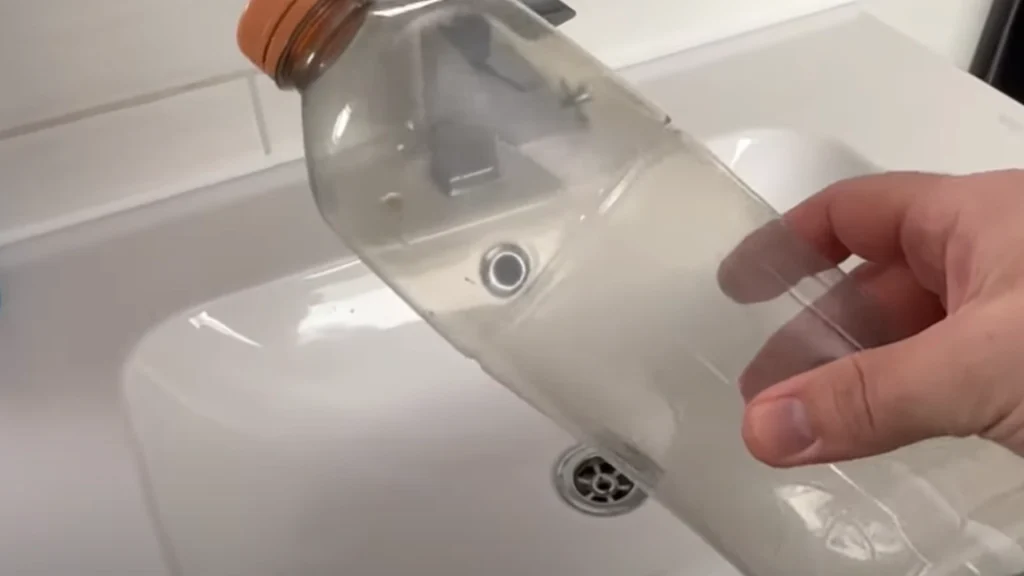 Sådan sparer du en formue med en plastikflaske