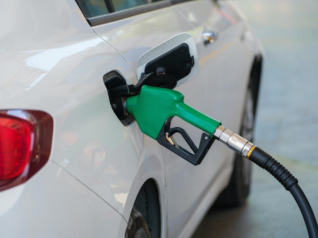 Samtlige bilister bør læse dette inden de tømmer pengepungen: Spar 2 kroner per liter brændstof