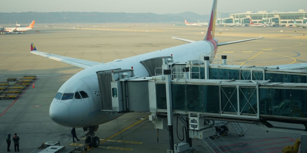 Chok under flyvetur: Mandlig passager åbnede nødudgang
