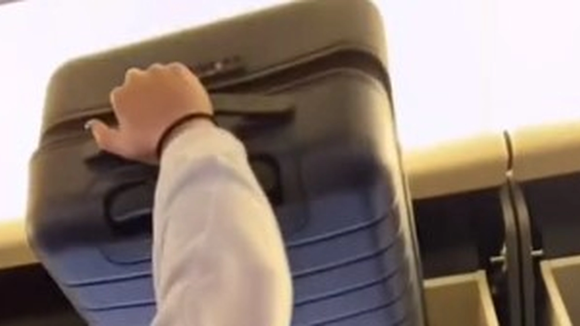 Flypersonalet må ikke hjælpe dig med din håndbagage: Årsagen vil overraske dig
