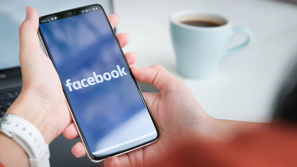Far forsøgte at sælge sofa på Facebook Marketplace for 6.500 kroner: Bare vent til du ser den