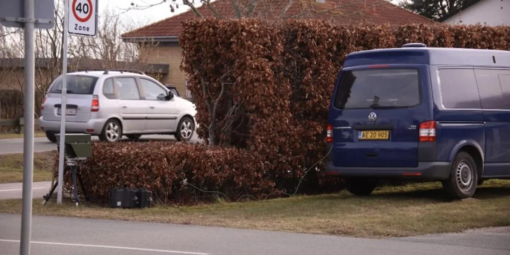 Flere bilister snyder systemet med ‘skjult’ trick: Sådan undgår de på ulovlig vis fotofælder