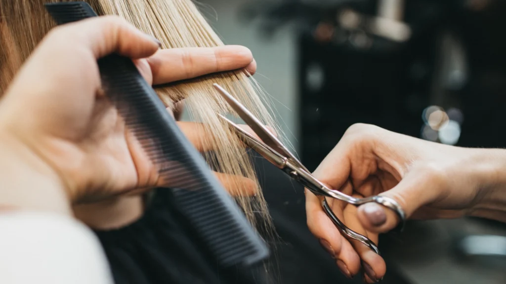 Frisøren afslører: Ting kunder gør, som vi synes er direkte ulækre