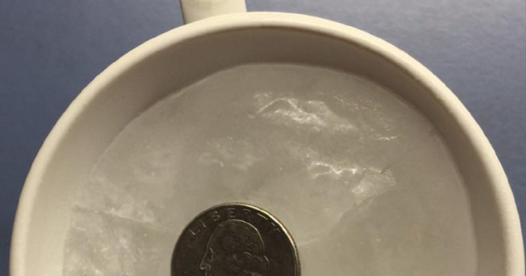 Derfor bør du lægge en mønt i fryseren, inden du tager hjemmefra