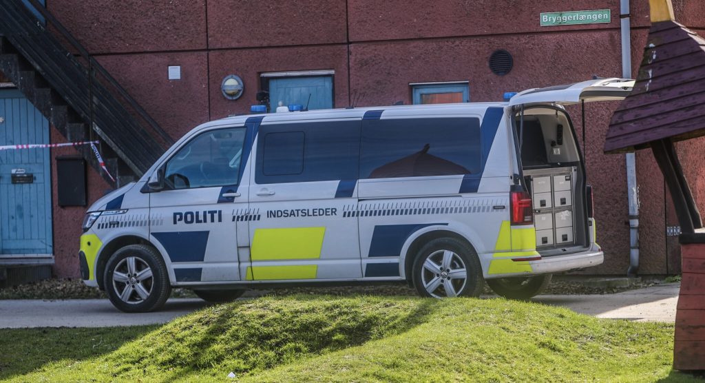 Person fundet død – politiet talstærkt til stede