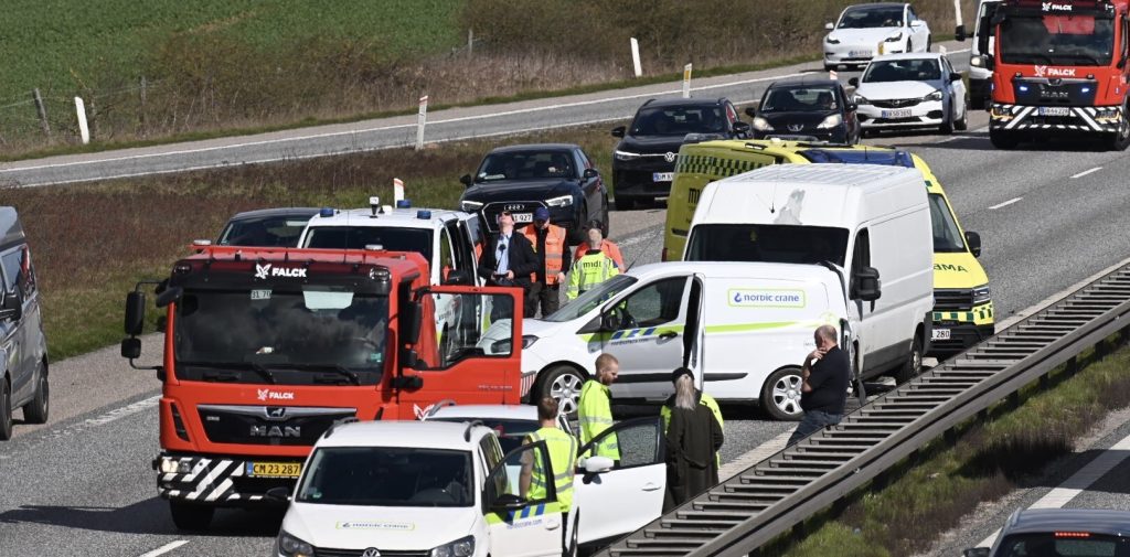 Voksende kø efter uheld på motorvej: 30 minutters forlænget rejsetid