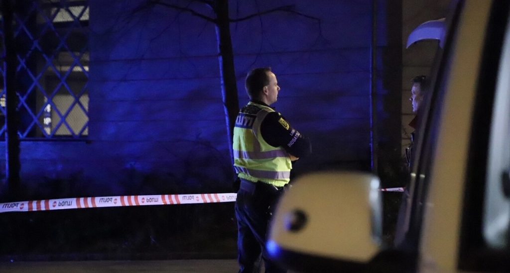 Drama på Bornholm: Formodet spritbilist brager gennem husmur