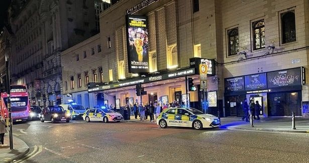 Publikum ødelægger ‘Bodyguard’-musical: Politiet tilkaldt, da de sang for højt