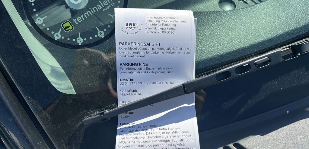 Bøderegn ved stort marked: Over 60 biler får p-bøde