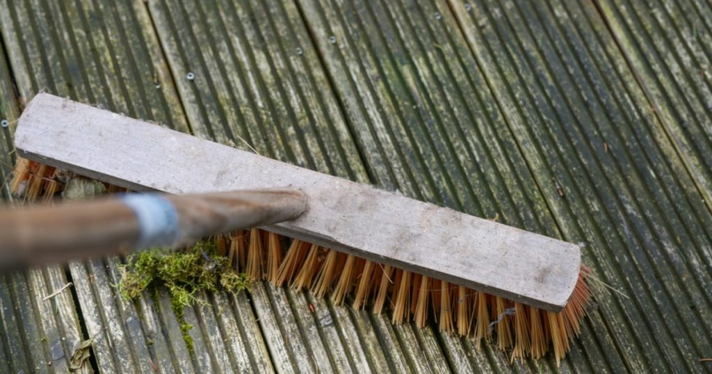 Drop højtryksrenser til rengøring af terrassen: 2 produkter fra køkkenskabet får magien til at ske