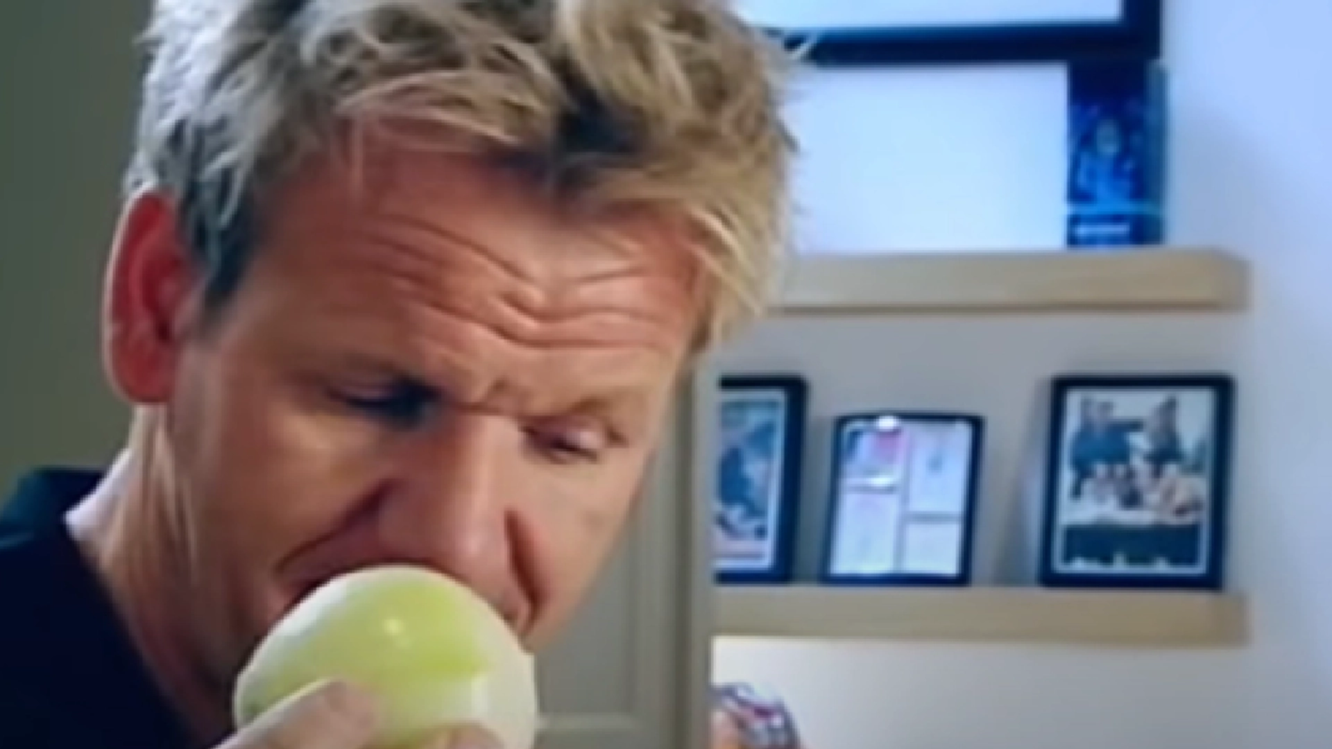 Gordon Ramsay afslører genialt køkkentrick: Sådan hakker du løg, uden at græde
