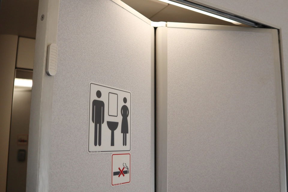 Folk er chokeret: Pilot afslører, hvor din lort forsvinder hen, når du går på toilettet i luften