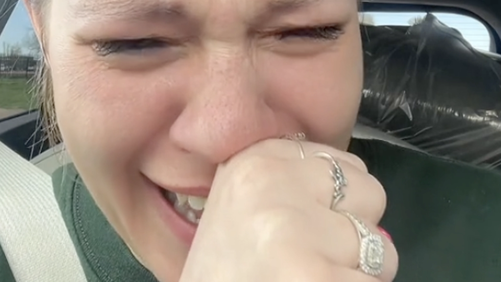 Græd i sin bil efter manicure: Vent indtil du ser, hvad de har gjort ved hendes negle