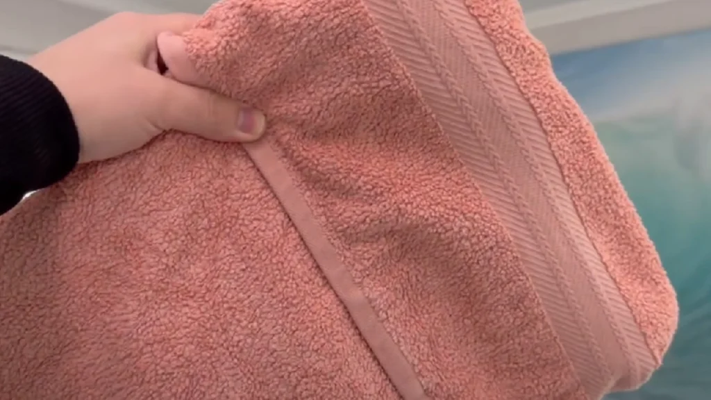 Han laver håndklæde-tricket kun få danskere kender til: Når du ser det, vil du gøre det samme