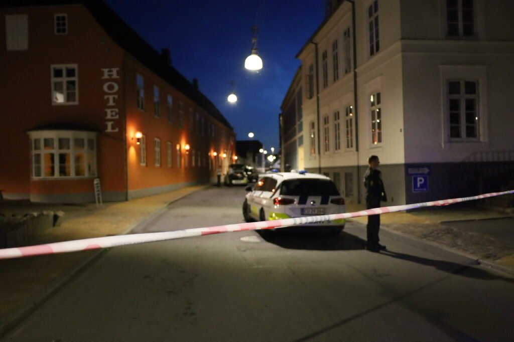 To personer stukket ned