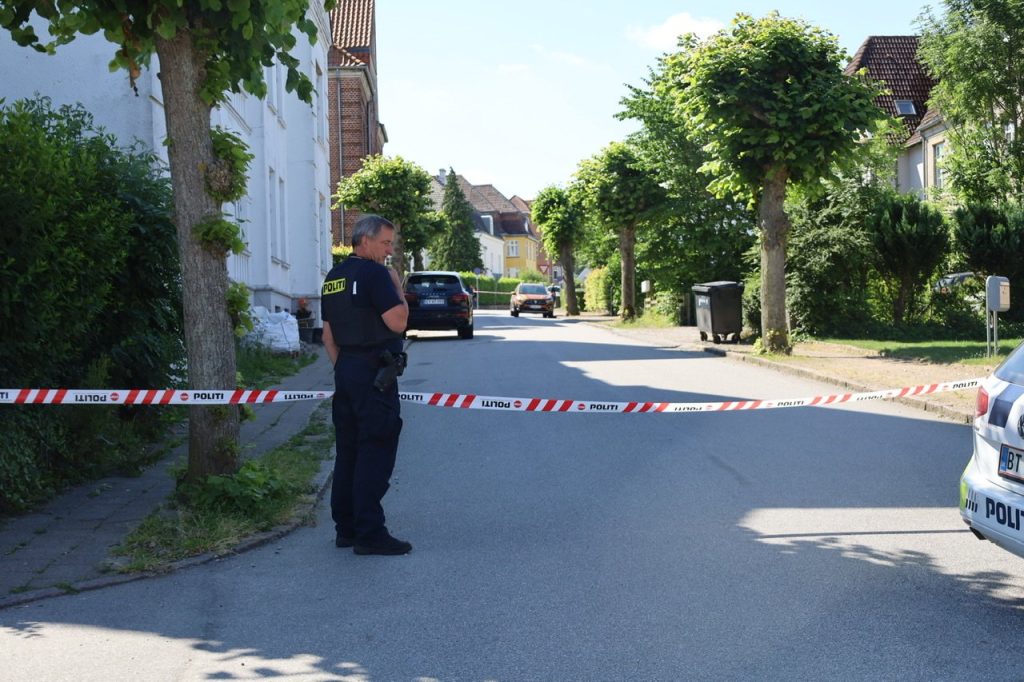 Politiet rykker ud til skyderi i lejlighed