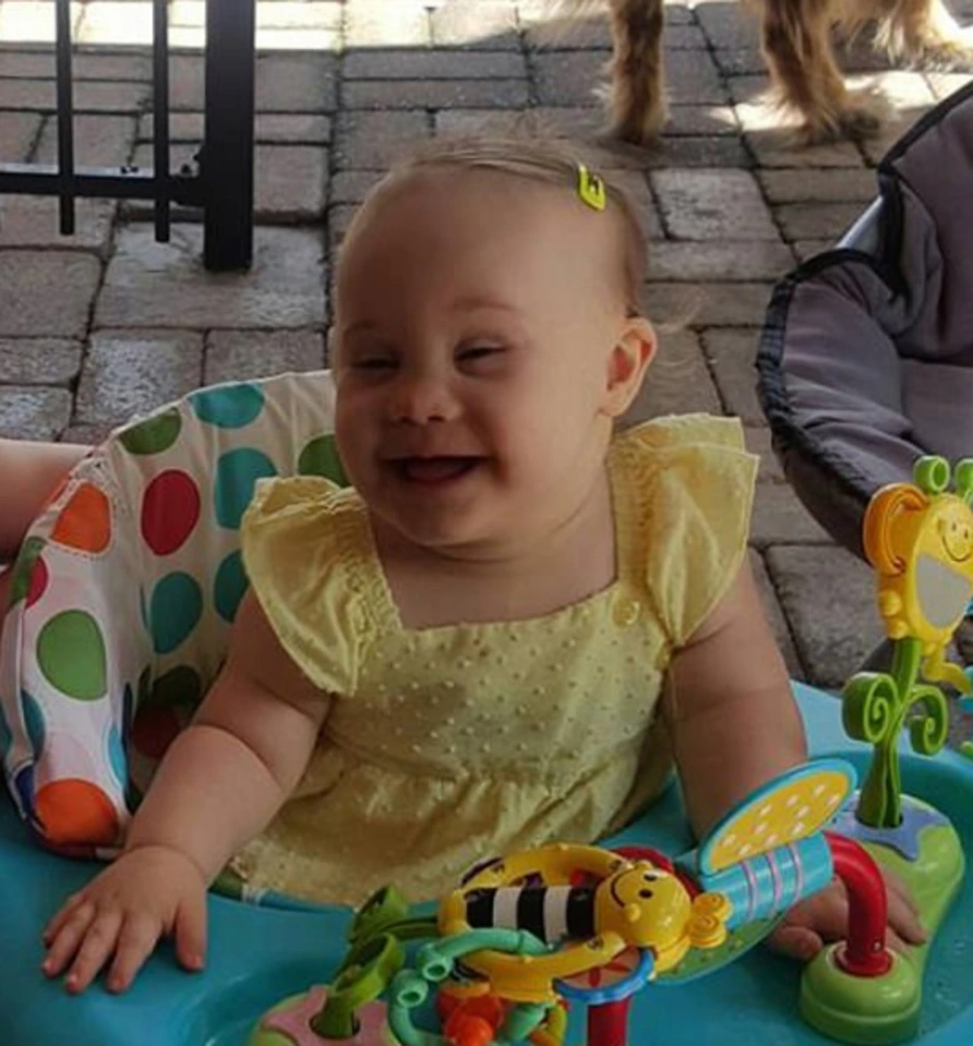 4-årig pige med down syndrom mishandlet: ‘Hendes ansigt var spist af rotter’