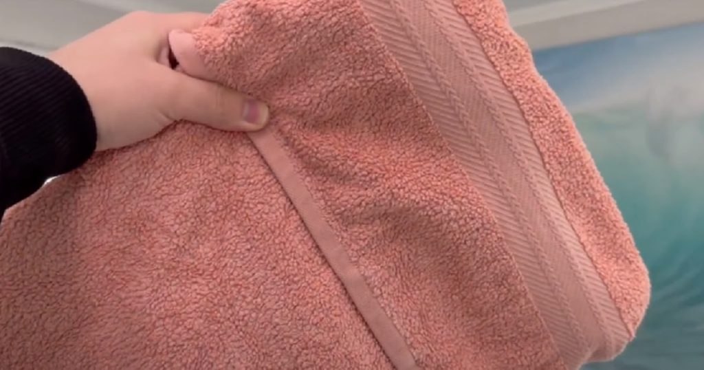 Hoteller benytter dette trick til at få bløde håndklæder: Du kan også gøre det derhjemme