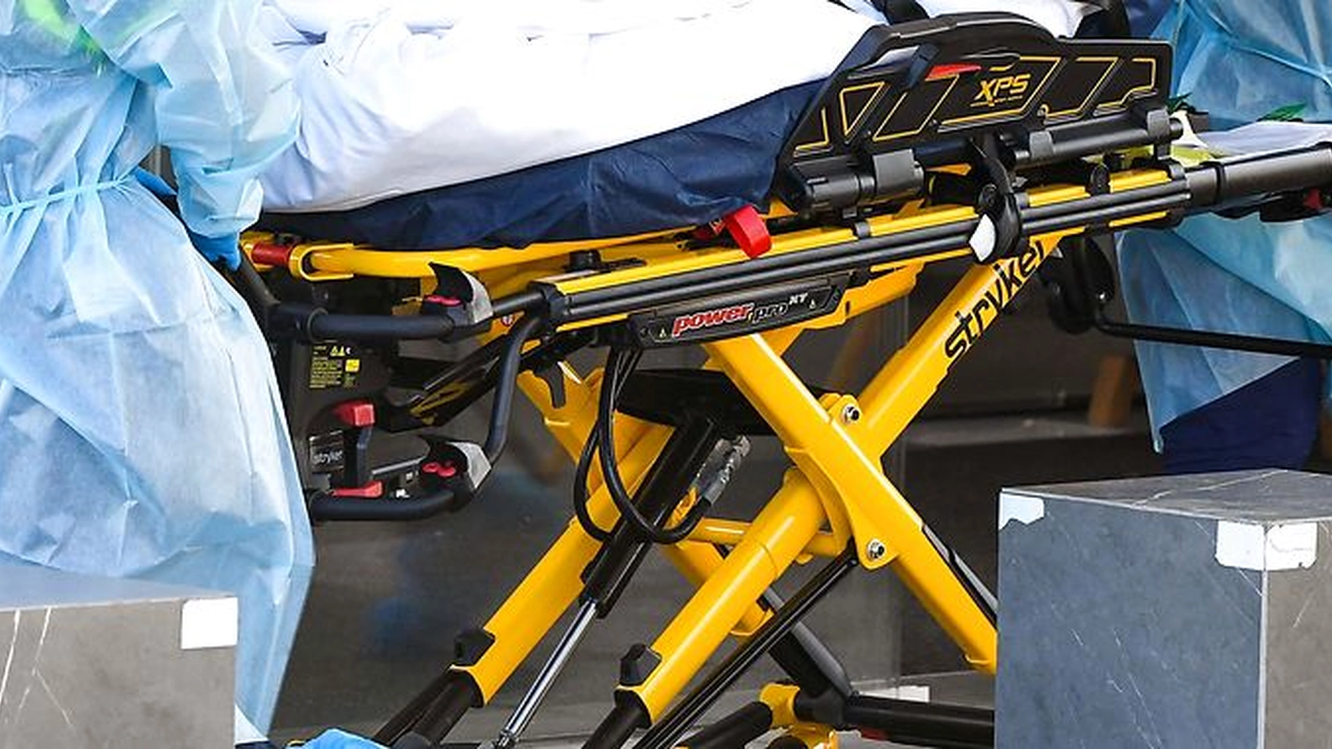 Hospitalsbesøgende mister livet i tragisk ulykke: Blev kørt ned af en ambulance