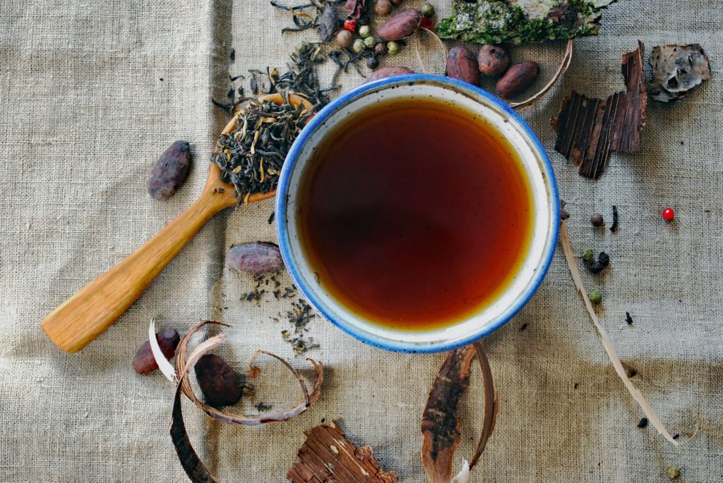 Infusionen, der afhjælper oppustet mave, beroliger og genaktiverer hukommelsen