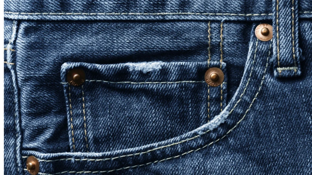 Få ved det: Formålet med de små nitter på dine jeans