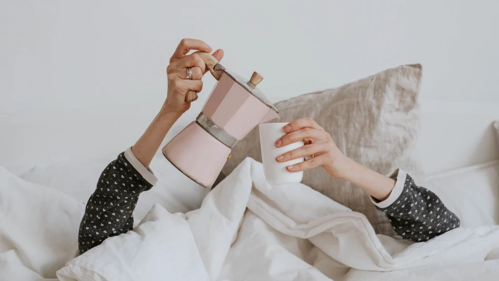 Drikker du kaffe om morgenen? Så bør du drikke et glas af dette