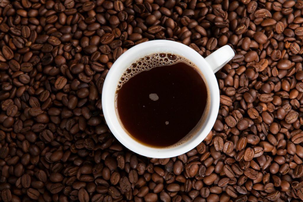 I flere måneder tilsatte hun dette krydderi til sin kaffe og tabte 3 kg: Det har fantastiske egenskaber