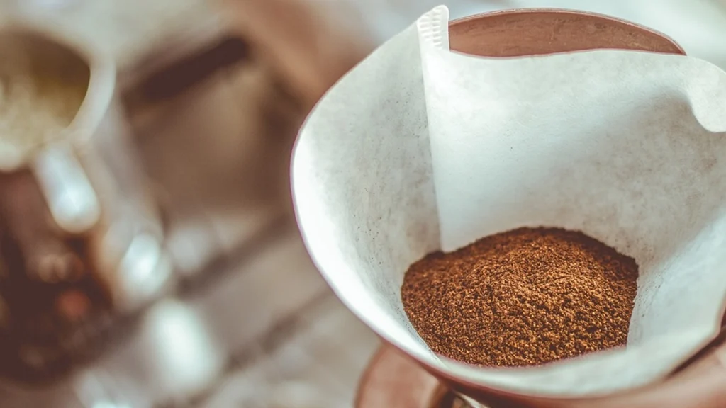 Kender du til dette simple og effektive trick? Sådan kan kaffefiltre gøre rengøringen meget nemmere