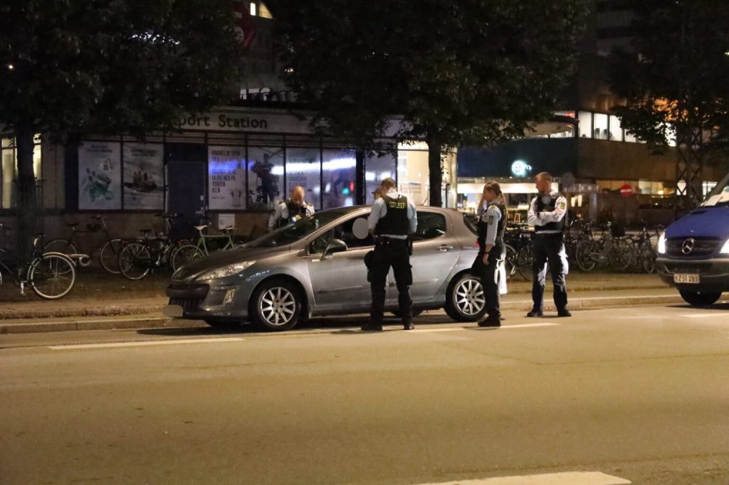 Politiaktion: Flere betjente på stedet