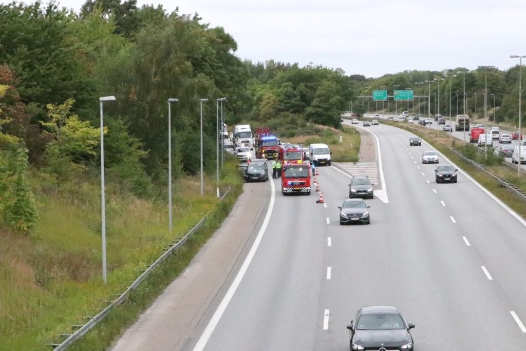Uheld på motorvej skaber lang kø