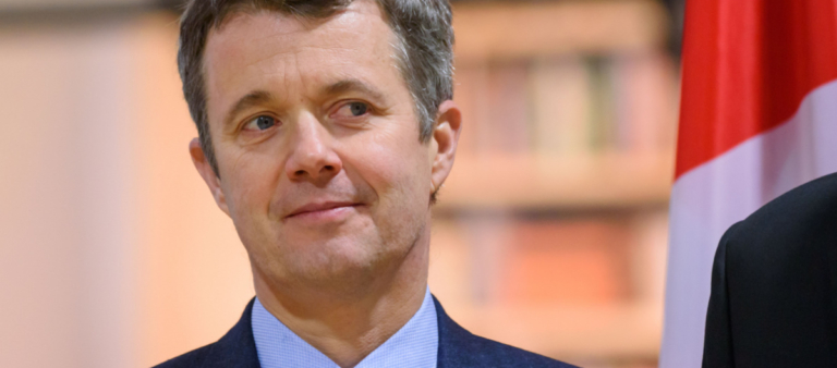 Kendt TV 2-vært sender sviner til Kronprins Frederik